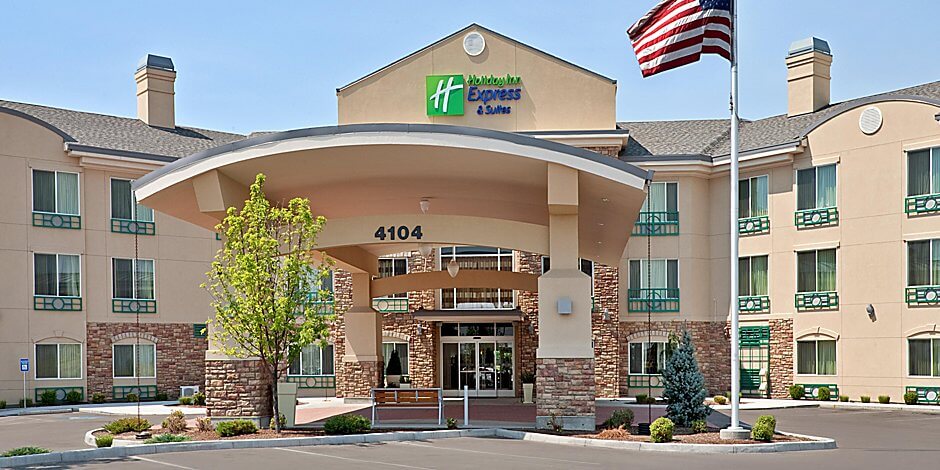 Holiday Inn Express Hotel & Suites